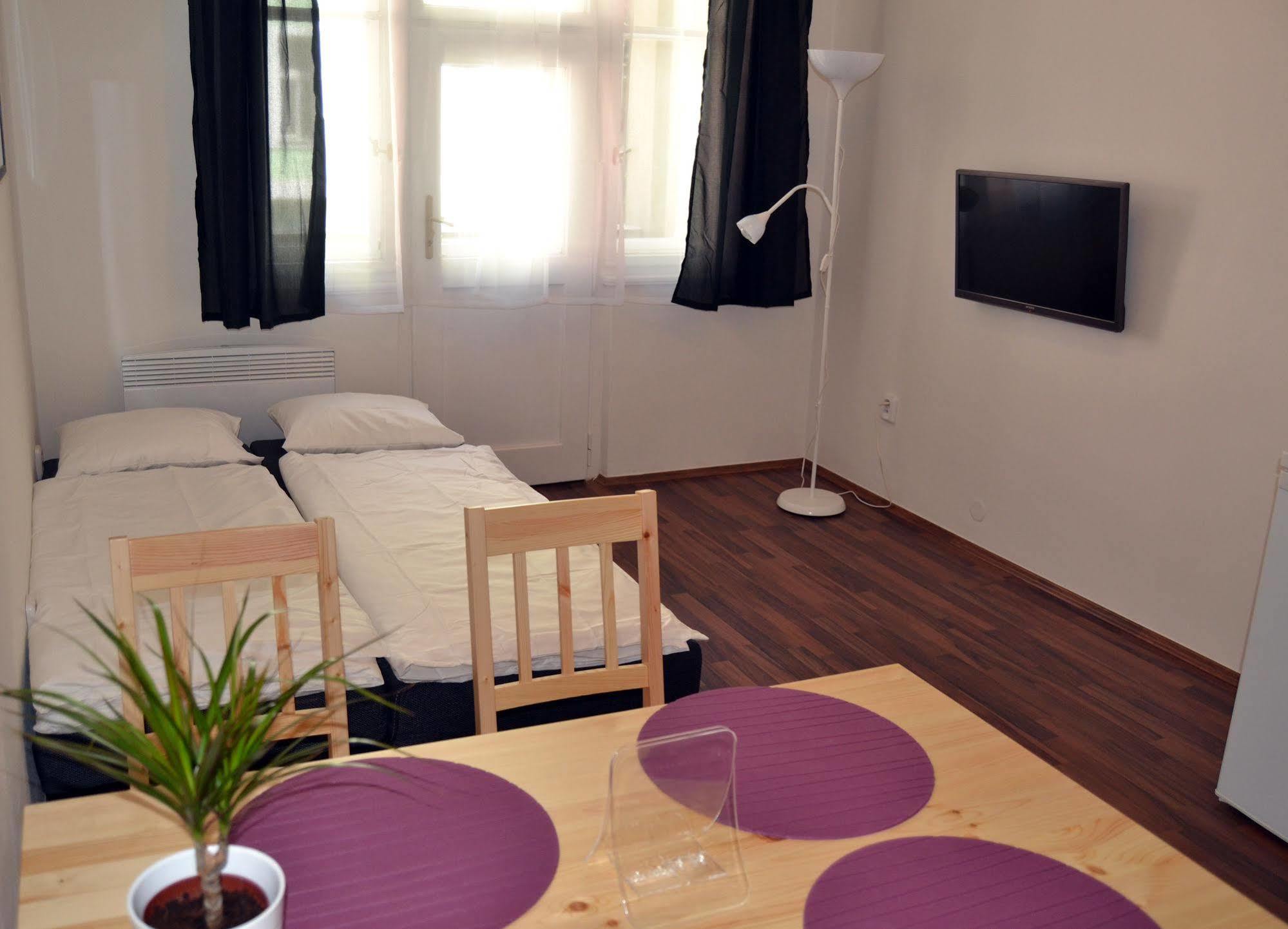 Jezerka Apartments Prague Exterior photo
